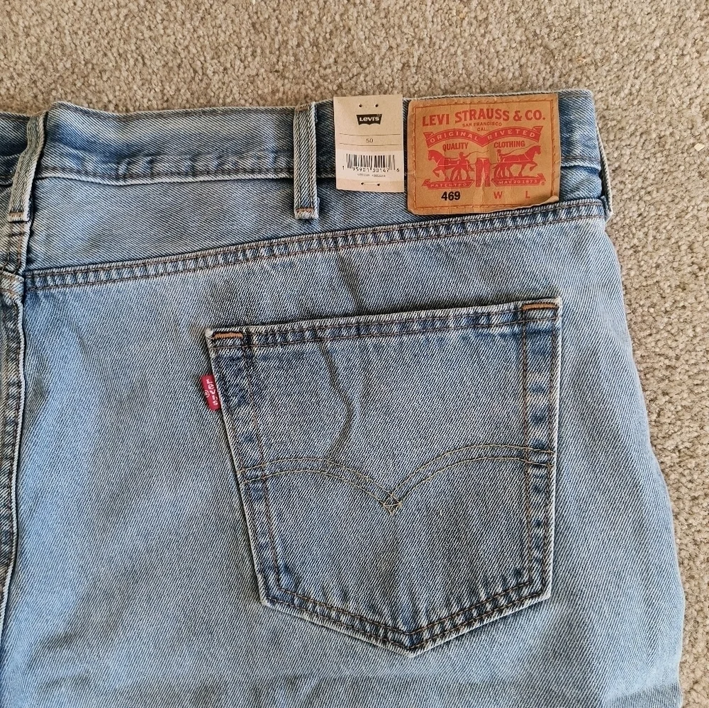 Blue denim Levi’s 469 loose cutoff shorts mens size 50 waist casual comfortable